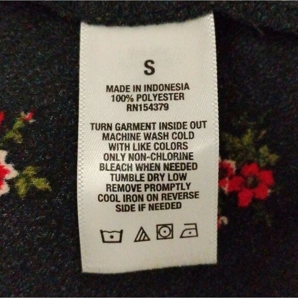 Aeropostale Floral Skirt Midi Elastic Waistband Pull on Black and Red size Small - Picture 5 of 10